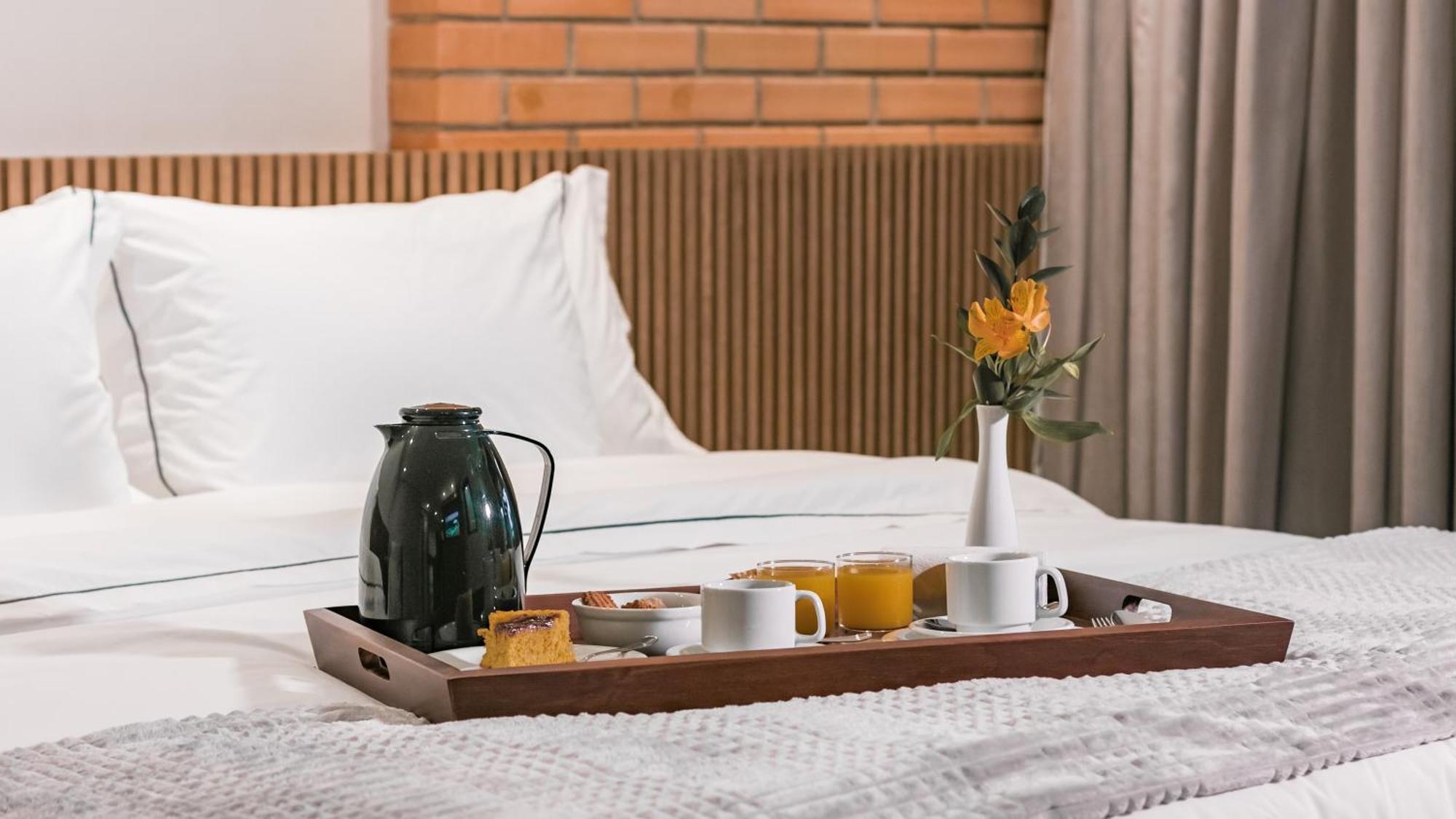 Village Du Lac Hotel 波梅罗迪 外观 照片